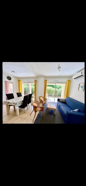 Appartement piscine 500m de la plage vue montagne